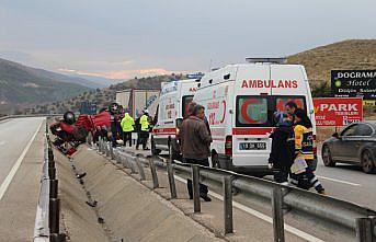 Kastamonu'da devrilen minibüsteki 2 kişi yaralandı