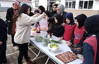 19 Mayıs ilçesinde öğrenciler yöresel pazar etkinliği yaptı