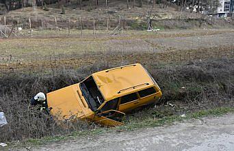 Sinop'ta su kanalına devrilen otomobilin sürücüsü yaralandı