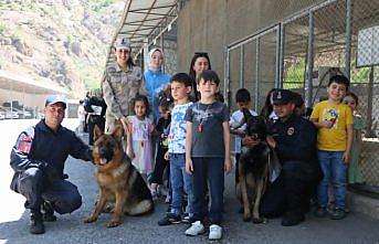 Gümüşhane'de anaokulu öğrencileri Jandarma Komutanlığını ziyaret etti