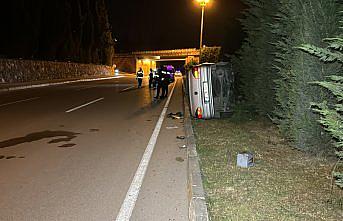 Karabük'te devrilen otomobilin sürücüsü yaralandı