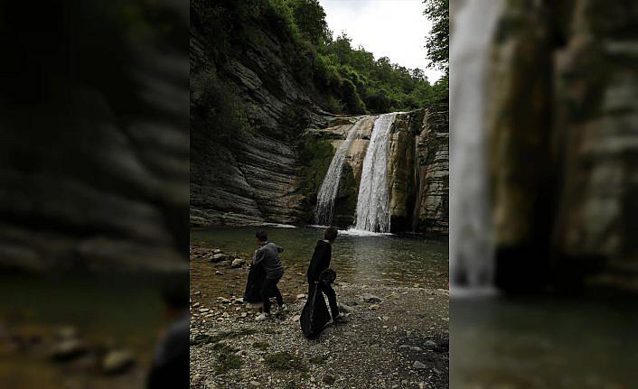 Öğrencilerden Samsun'un şelaleler bölgesinde çevre temizliği