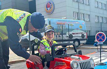 Samsun'da jandarmadan anaokulu öğrencilerine trafik eğitimi