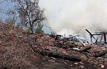 Sinop'ta bir evde çıkan yangında anne ve oğlu yaralandı