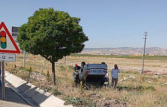 Amasya'da devrilen otomobilin sürücüsü yaralandı