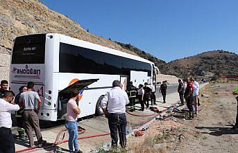 Amasya'da seyir halindeki yolcu otobüsünde çıkan yangın söndürüldü