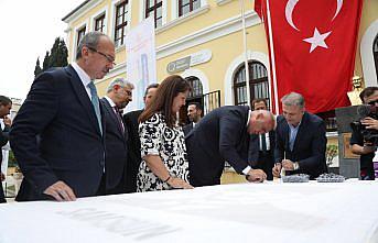 Bakan Ersoy, 155 bin ilmekle yapılacak Atatürk'ün kilim portresinin ilk ilmeğini attı