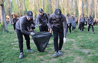 Bayburt'ta polis adayları çevre temizliği yaptı