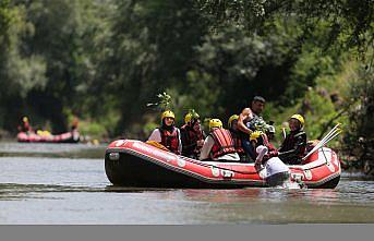 Düzce'de sıcak hava nedeniyle rafting parkurlarına talep arttı