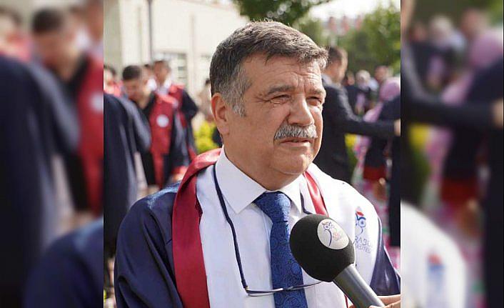 Karabük'te 60 yaşındaki makinist, üniversitede okuduğu bölümden birincilikle mezun oldu