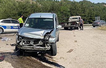 Karabük'te devrilen hafif ticari aracın sürücüsü yaralandı