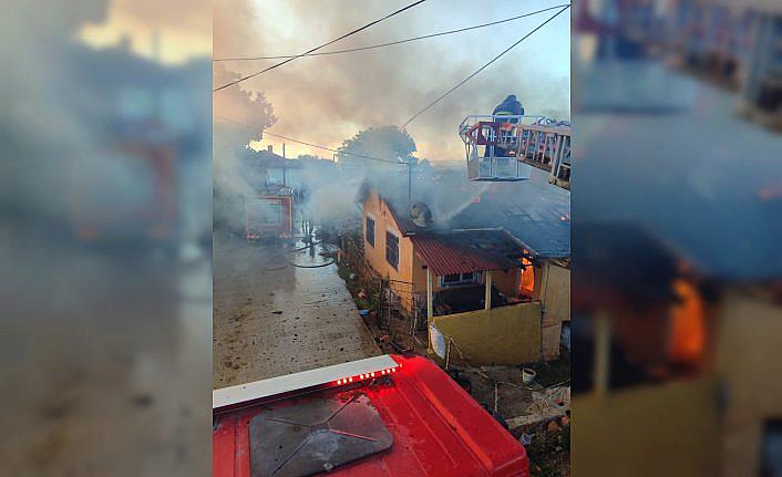 Ladik'te yangın çıkan ev kullanılamaz hale geldi