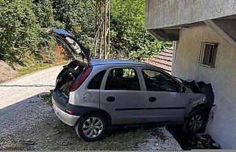 Ordu'da evin duvarına çarpan otomobildeki 4 kişi yaralandı