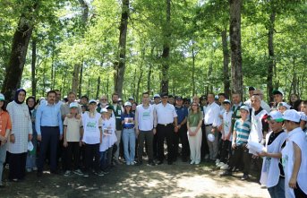 Samsun'da kaymakam ve öğrenciler çöp topladı