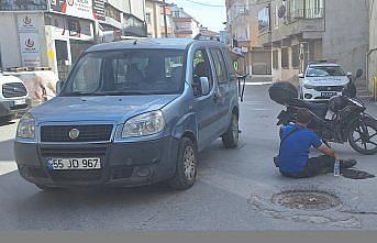 Bafra'da hafif ticari araçla çarpışan motosiklet sürücüsü yaralandı