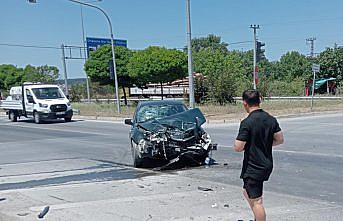 Bafra'da iki otomobilin çarpıştığı kazada 2 kişi yaralandı