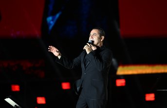 Şarkıcı Ferhat Göçer, Trabzon Kültür Yolu Festivali kapsamında konser verdi