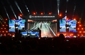 Şarkıcı Simge, Trabzon Kültür Yolu Festivali kapsamında konser verdi