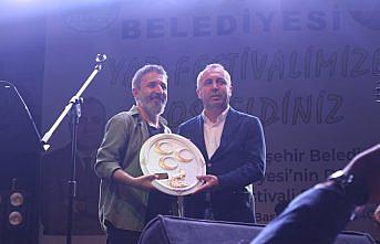 Şarkıcı Ali Kınık, Asarcık Yaz Festivali'nde sahne aldı