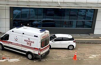 Sinop'ta bariyere çarpan otomobildeki 3 kişi yaralandı