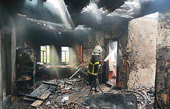 Tokat'ta çıkan yangında 2 katlı ev kullanılamaz hale geldi