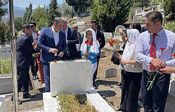 15 Temmuz şehitleri Metin Arslan ve Barış Efe, Karabük'te mezarları başında anıldı