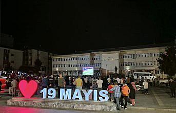 19 Mayıs ilçesinde vatandaşlar, milli maçı dev ekrandan izledi