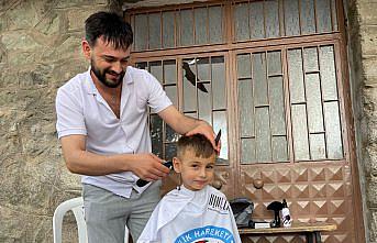 Amasya'da “Gönül Tıraşı Projesi“ ile köyde yaşayan çocuklar tıraş ediliyor