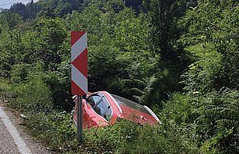 Ayancık'ta otomobilin devrildiği kazada 2 kişi yaralandı