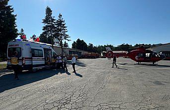 Bartın'da ambulans helikopter bacağından yaralanan kişi için havalandı