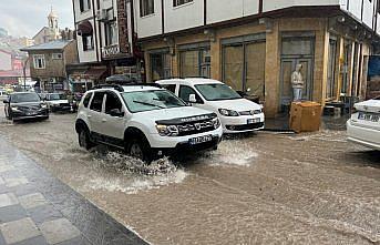 Bayburt'ta sağanak su baskınlarına neden oldu