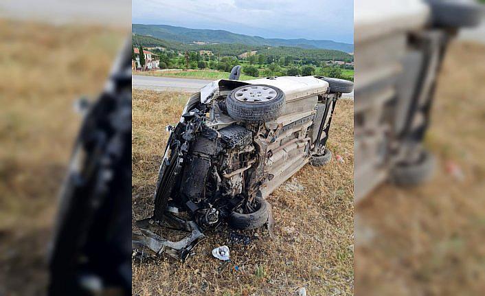 Boyabat'ta iki otomobilin çarpıştığı kazada 2 kişi yaralandı