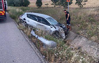 Çorum'da şarampole devrilen otomobilin sürücüsü yaralandı