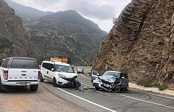 Gümüşhane'de trafik kazasında 4 kişi yaralandı