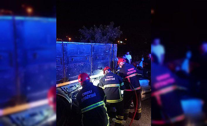 Ordu'da park halindeki tıra çarpan otomobilin sürücüsü öldü