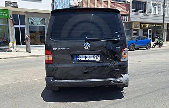 Bafra'da kamyonete çarpan motosiklet sürücüsü yaralandı