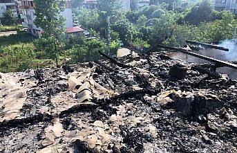 Samsun'da ortaokulun çatısında çıkan yangın söndürüldü