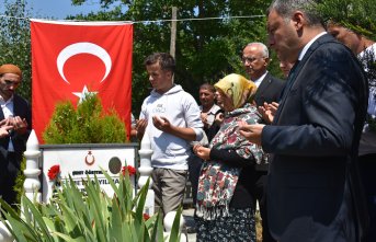 Şehit öğretmen Necmettin Yılmaz kabri başında anıldı