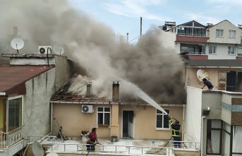 Sinop'ta apartmanın çatı katında çıkan yangın söndürüldü