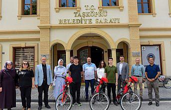 Taşköprü Belediye Başkanı Arslan'dan LGS'de derece yapan öğrencilere hediye