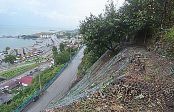 Trabzon Büyükşehir Belediyesinden kaya düşme tehlikesi için önlem