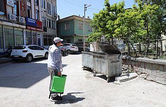 Turhal'da çöp konteynerleri ilaçlanıp yıkanarak temizleniyor