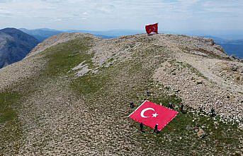 TÜRKAV, Ilgaz Dağı'nda “Bayrak etkinliği“ düzenledi