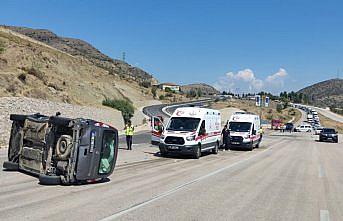 Amasya'da iki hafif ticari araç çarpıştı, 4 kişi yaralandı