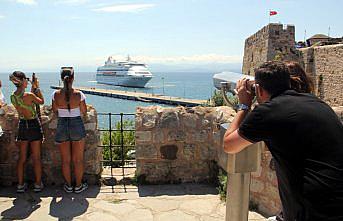 “Astoria Grande“ adlı turist gemisi 915 yolcusuyla Sinop'a geldi