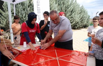 Çocukluğunun geçtiği kente 60 yıl sonra çocukları mutlu etmek için geldi