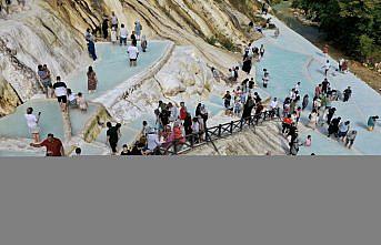 Pamukkale'yi andıran Göksu travertenlerine ziyaretçi sayısı yüzde 50 arttı