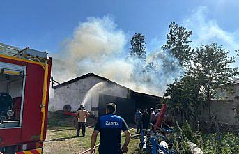 Samsun'da çıkan yangında samanlık ve odunluk zarar gördü