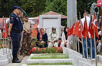 Şehit özel harekat polisi Akın Çelebi mezarı başında anıldı