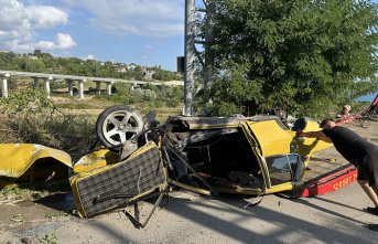 Sinop’ta elektrik direğine çarpan otomobilin sürücüsü yaralandı